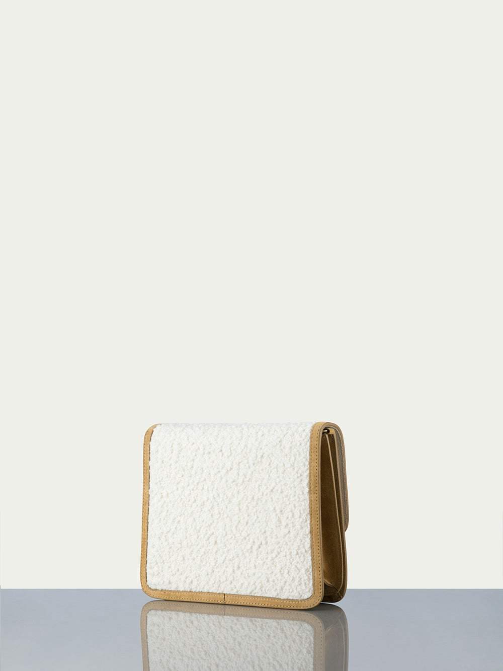 handbag back view alt:fit2